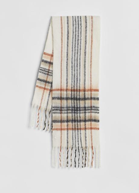 Imagen - Bufanda con estampado de cuadros de Stradivarius (15,99 euros)