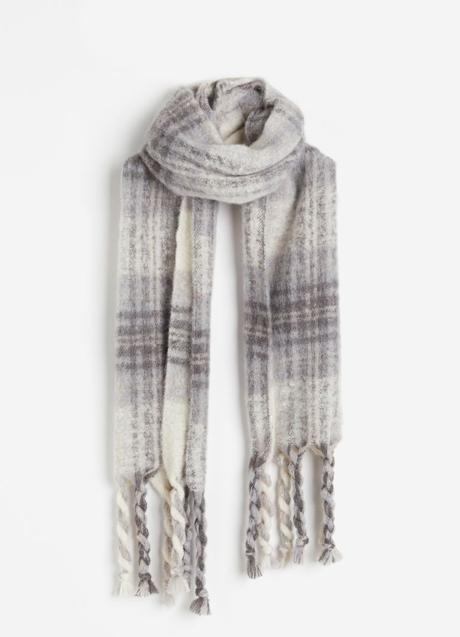 Imagen - Bufanda con estampado de cuadros de H&M (19,99 euros)