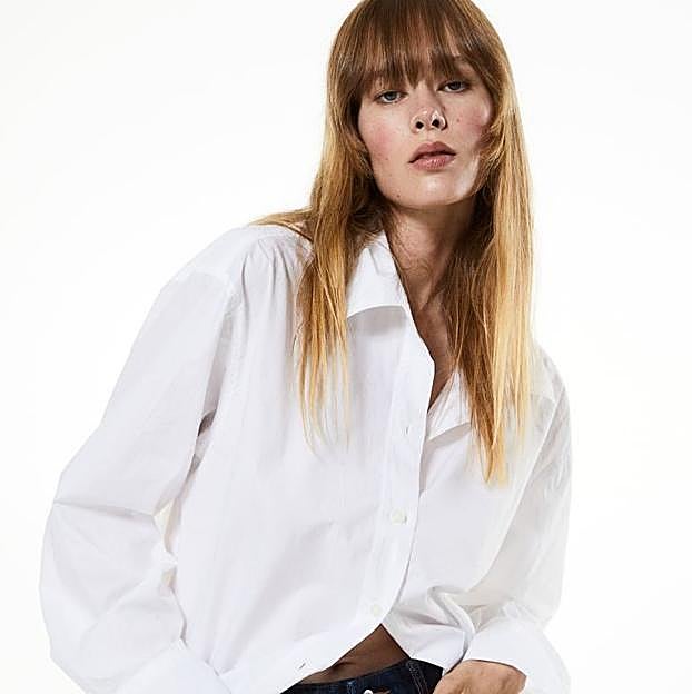 Camisa blanca oversize de H&M, 25,99 euros.