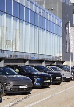 Imagen secundaria 2 - Microlino, Cupra Bron y coches de prueba del I Motor Session by Mujerhoy