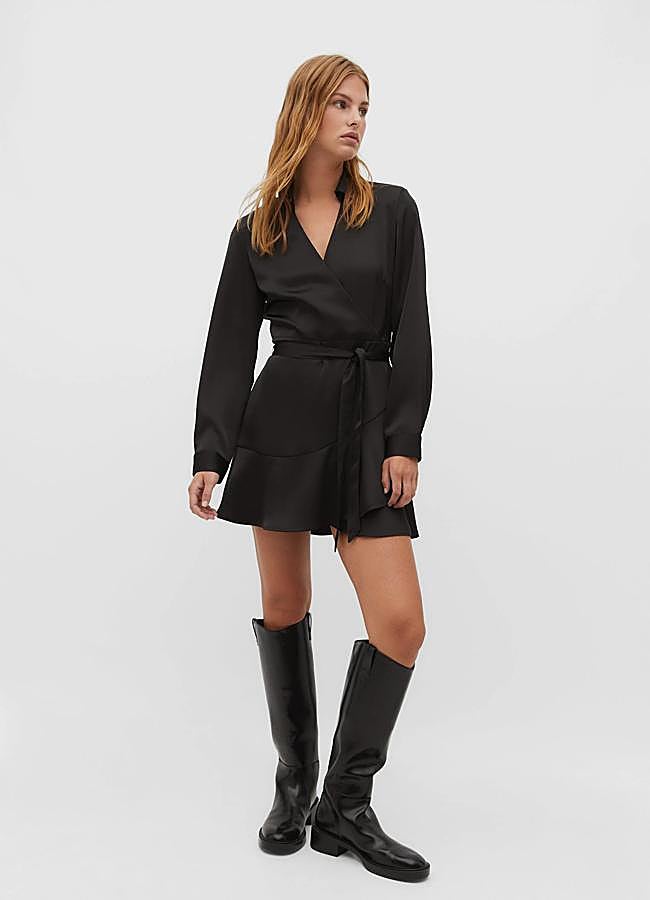 Imagen - Vestido camisero en negro de Stradivarius (29,99 euros). Foto: 29,99 euros.