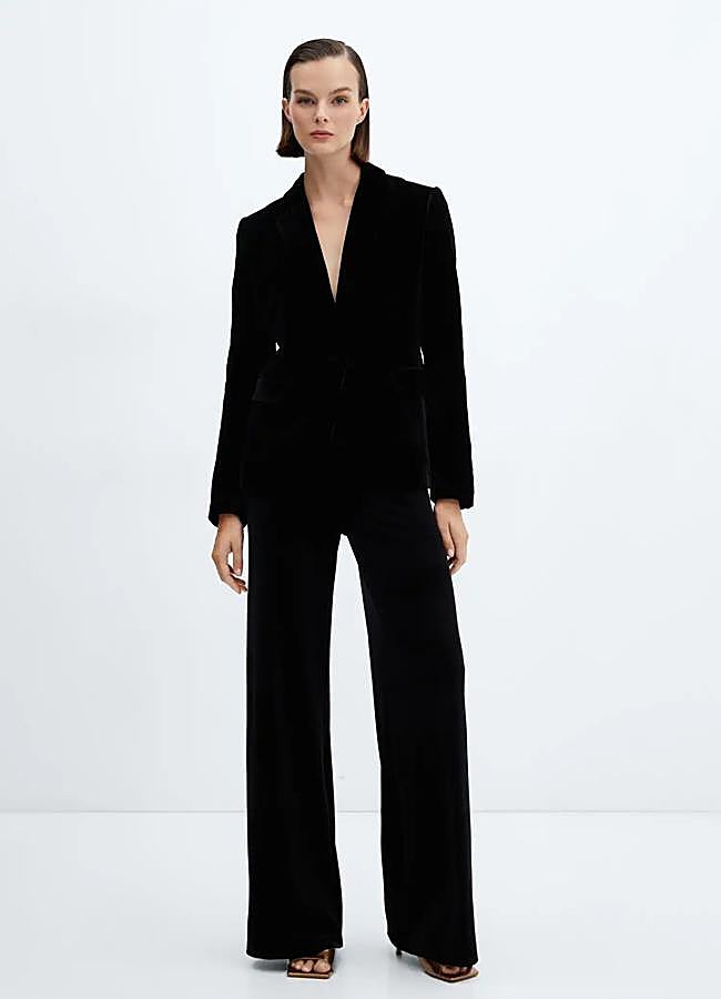 Imagen - Traje terciopelo verde de Mango, chaqueta 99,99 euros y pantalón 59,99 euros.