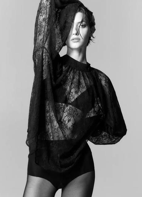 Imagen - Blusa de encaje de H&M (19,99 euros)