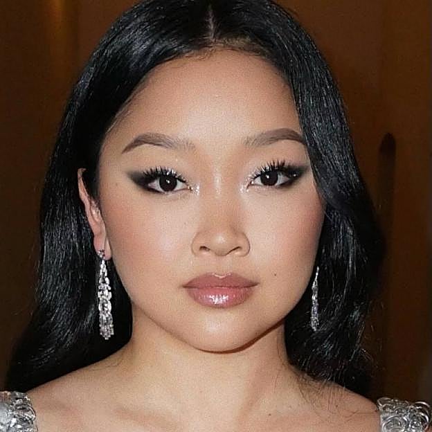 Maquillaje glitter con eyeliner difuminado