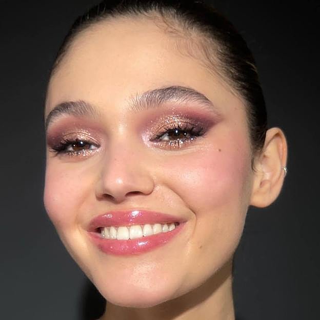 Maquillaje glitter en tonos rosa