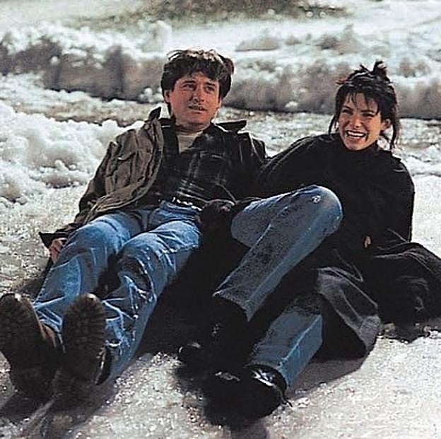 Una de las divertidas escenas de Mientras dormías.