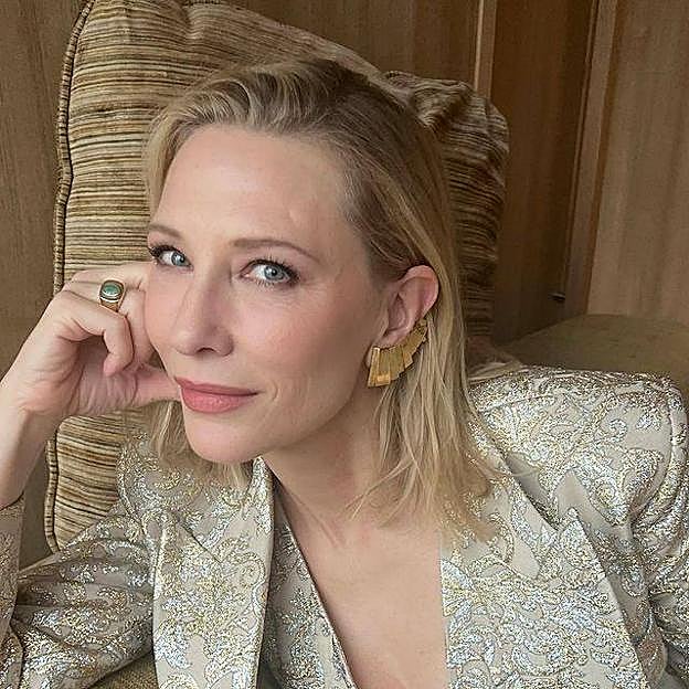 Cate Blanchett con piel uniforme y lisa a los 50