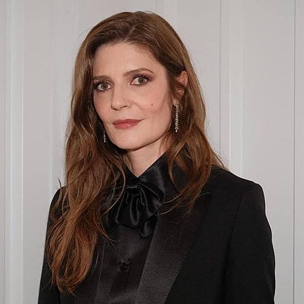 Chiara Mastroianni con piel a los 50