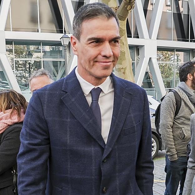 La capilla ardiente de Concha Velasco se llena de famosos: de las lágrimas de su hijo Manuel Velasco a Pedro Sánchez