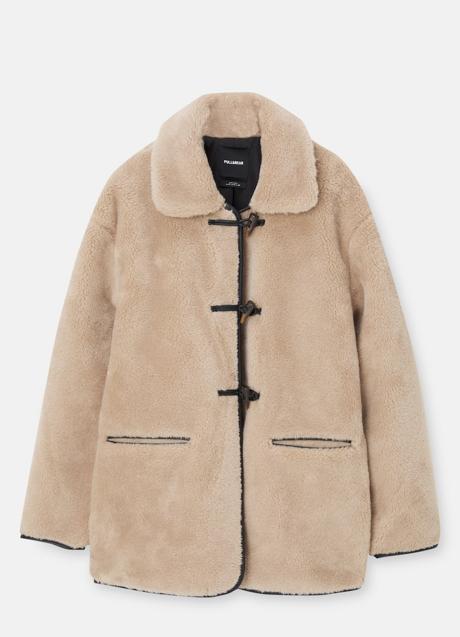 Imagen - Abrigo de pelo de Pull & Bear (45,99 euros)