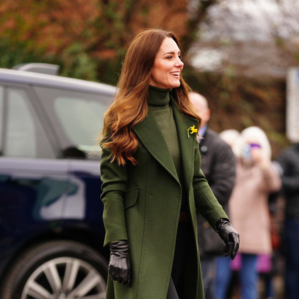 Kate Middleton con abrigo en verde.
