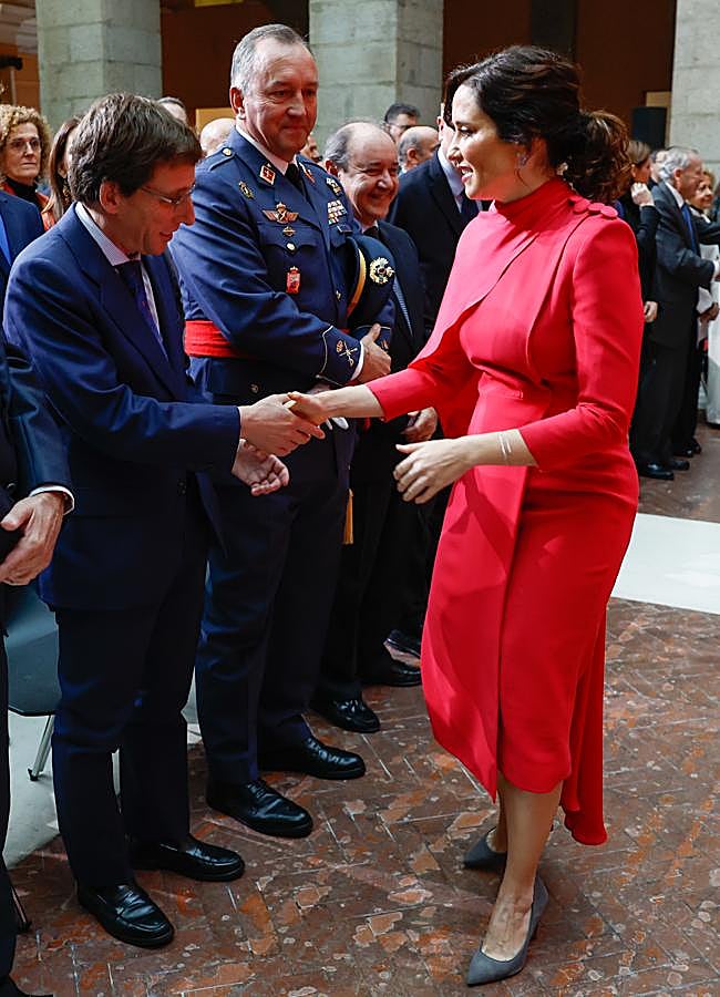 Imagen - Isabel Díaz Ayuso con un vestido rosa de Victoria. / GTRES