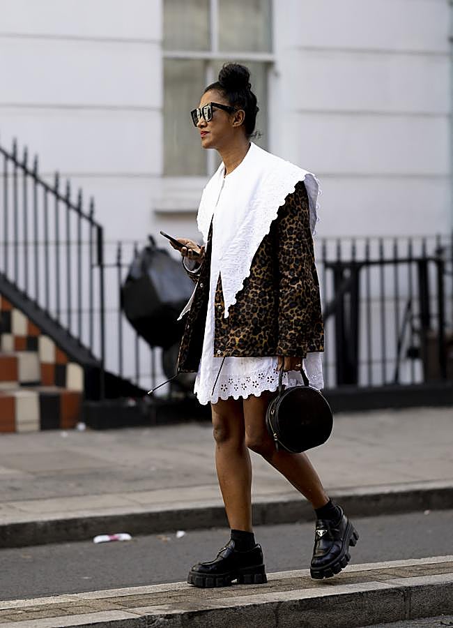 Imagen - Una mujer con chaqueta de animal print. Foto: Launchmetrics spotlight