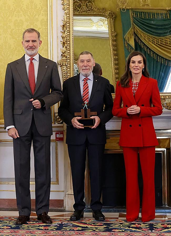 Imagen - El rey y la reina le entregan el Premio Ñ a Dieter Ingenschay. / LIMITED PICTURES