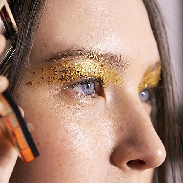 El maquillaje glitter es el look de fiesta para triunfar esta Navidad