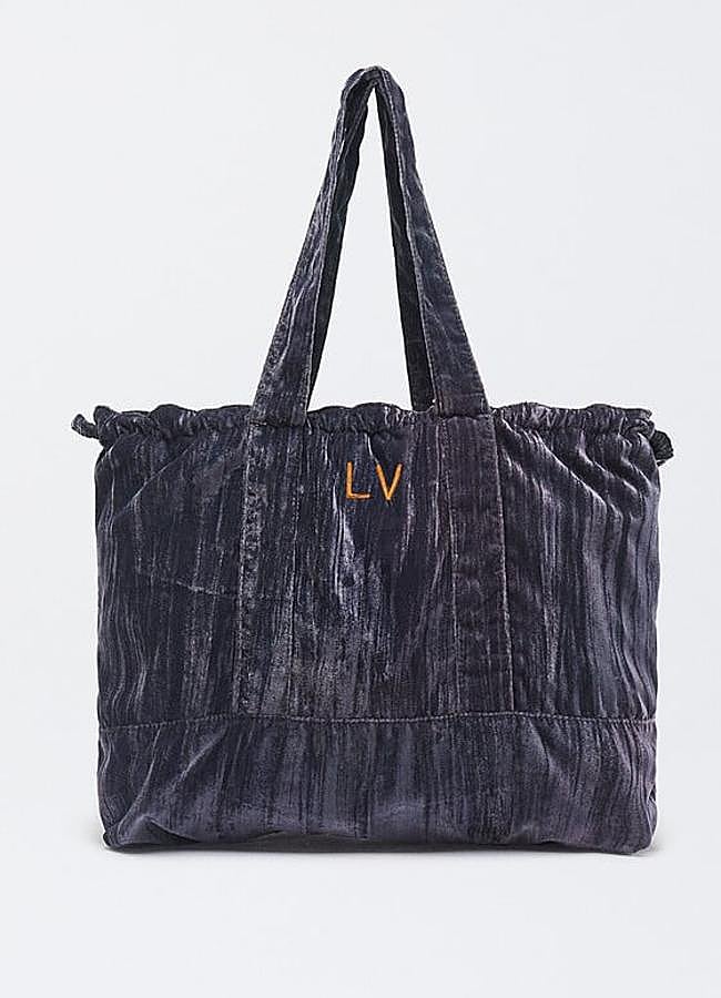 Imagen - Bolso shopper en terciopelo de Parfois. Foto: Parfois.