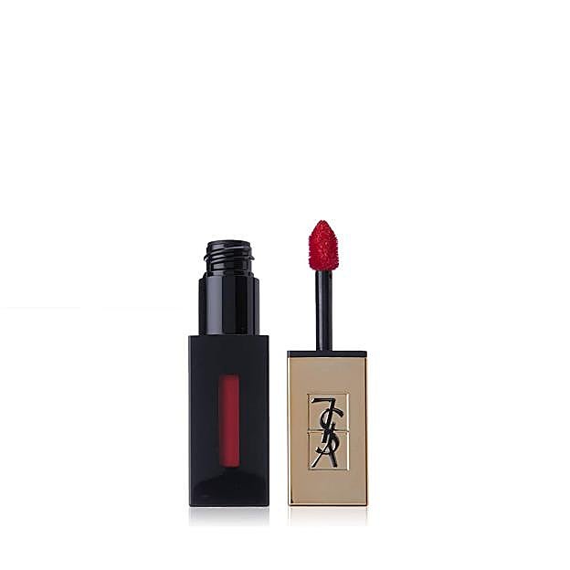 Vernis-Á-Lévres Vinyl Cream de YSL en tono Rouge Gouache. Precio: 32,18 euros