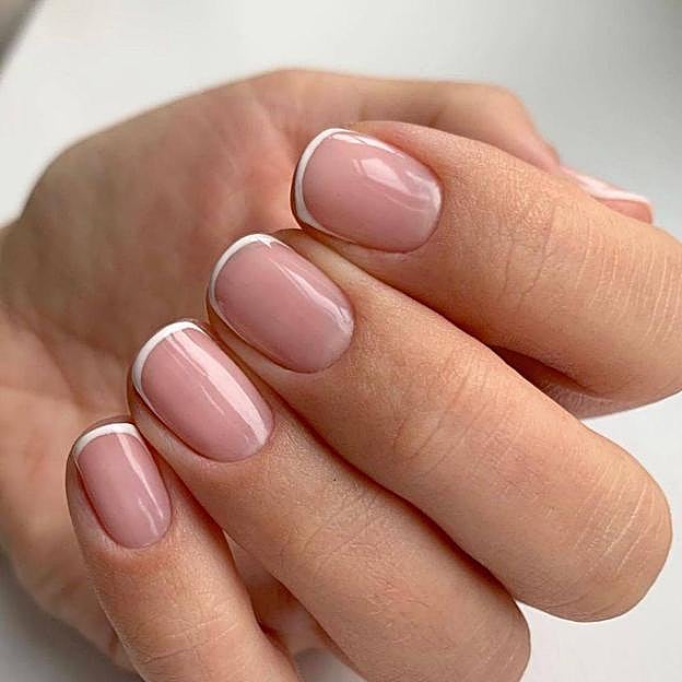 Manicura francesa micro en tendencia para 2024