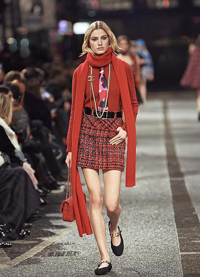 Imagen - El punto y el tweed se mezclaban en el desfile Métires d'Art 23/24 de Chanel.