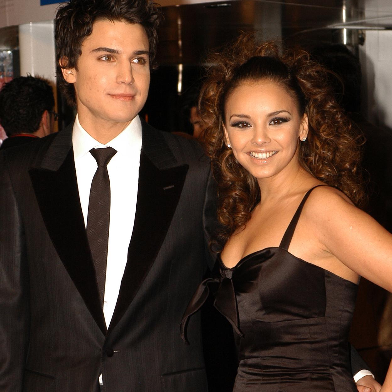 Chenoa, con Álex González, en los Goya. 