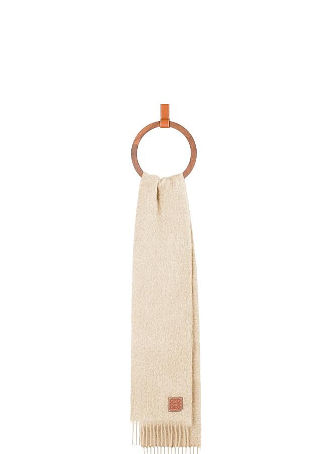 Imagen - Bufanda en mohair y lana de Loewe, 270 euros.