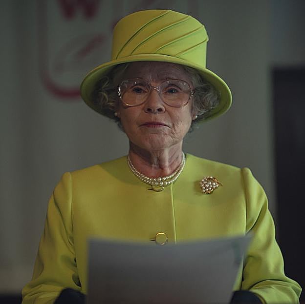 Imelda Staunton como Isabel II en la sexta temporada de The Crown.