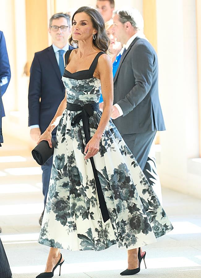 Imagen - La reina Letizia con un vestido de Carolina Herrerea. / LIMITED PICTURES
