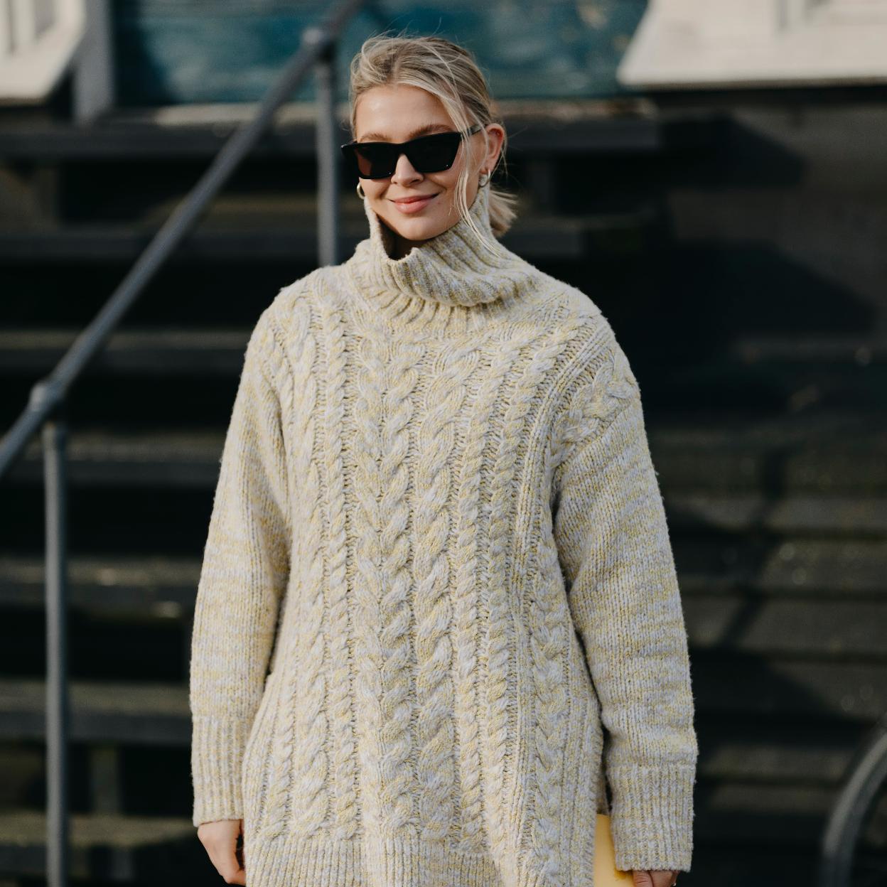 Un look de street style con jersey.