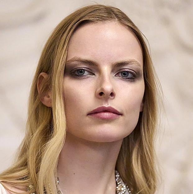 Peeling capilar: en qué consiste y cómo puedes mejorar el cuero cabelludo desde casa