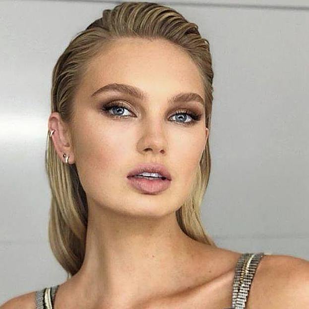 Romee Strijd con peinado de invitada de boda para 2024 estilo wet