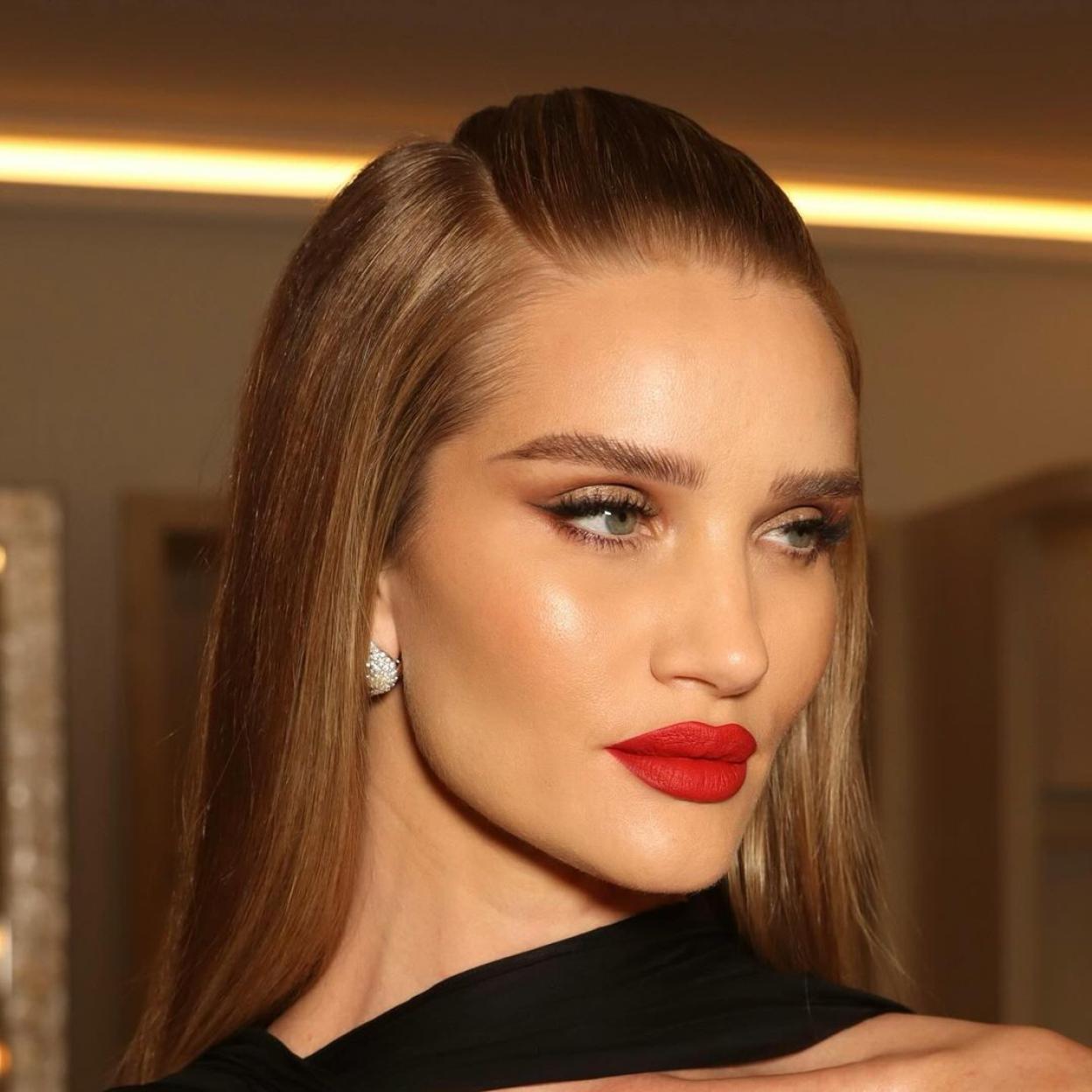 Así es cómo debes hacer el eyeliner paso a paso para levantar el párpado caído