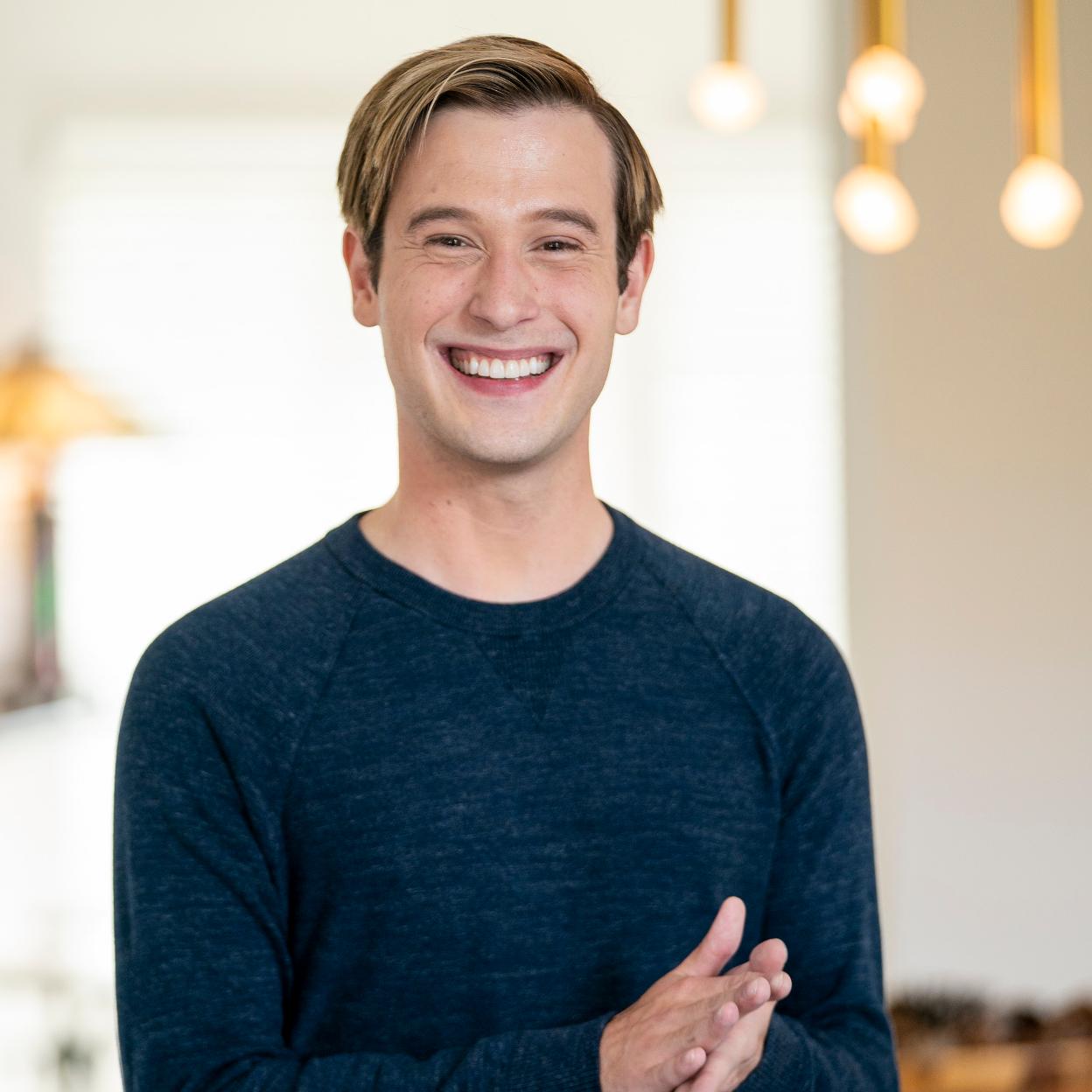 El medium de las estrellas Tyler Henry.