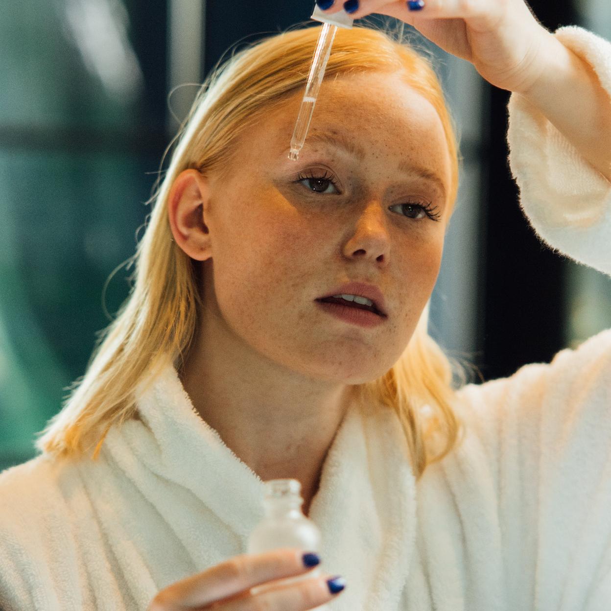 Cosmética dos en uno: por qué cada vez buscamos usar menos productos