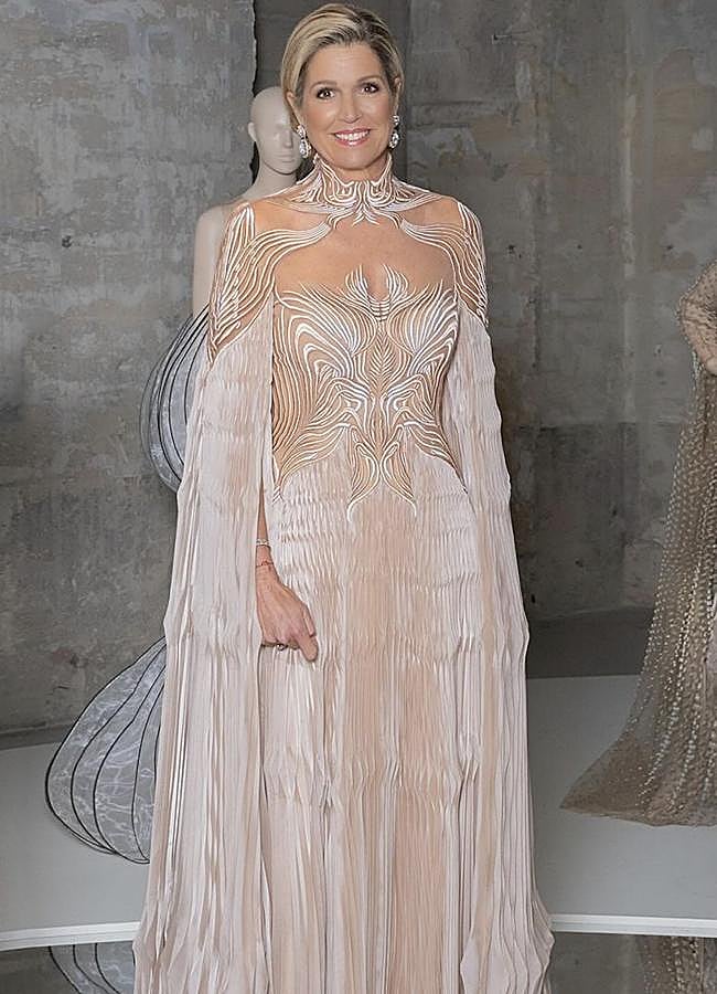 Imagen - La reina Máxima de Países Bajos con el increíble vestido de Iris van Herpen que, en versión body con capa, lució Beyoncé en su gira 'Renaissance'. (FOTO: D.R.)