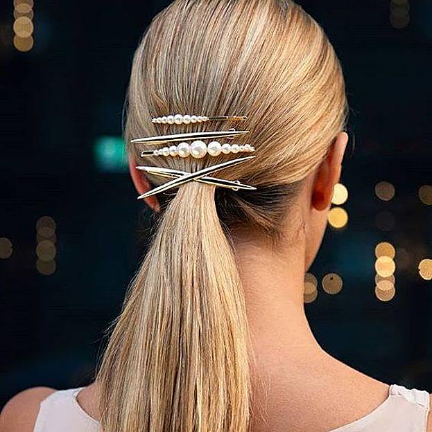 Coleta adornada con horquillas