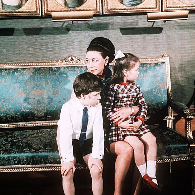 La princesa Margarita, fotografiada en 1968 con sus dos hijos, David y Sarah. 