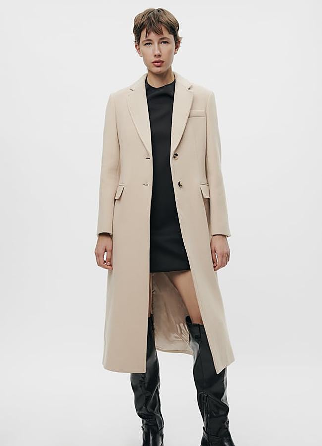 Imagen - Abrigo recto de lana en beige de Zara. Foto: Zara.