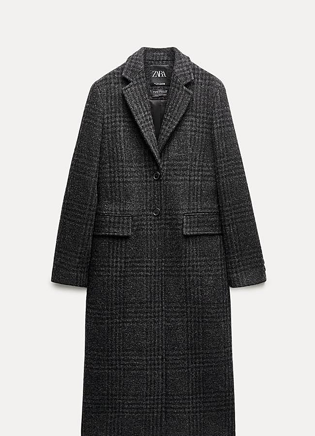 Imagen - Abrigo de lana manteco con estampado de cuadros. Foto: Zara.