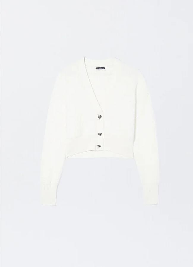 Imagen - Cárdigan de punto con botones de corazón. Foto: Parfois.