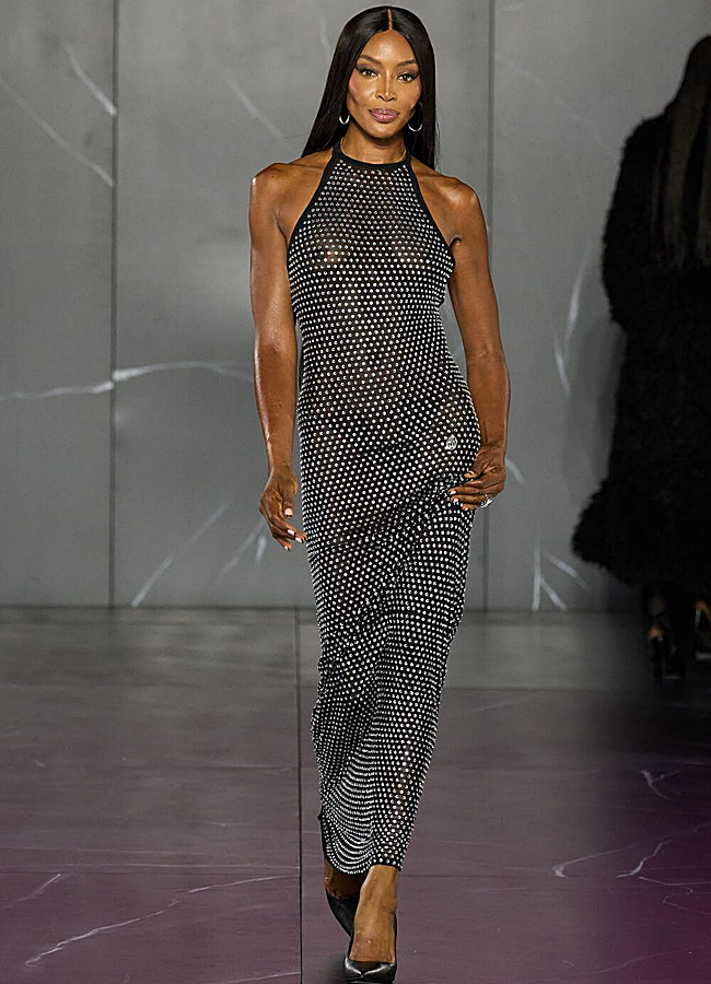 Imagen - La modelo Naomi Campbell desfila con look de la colección de Pretty Little Things en la que ha colaborado.