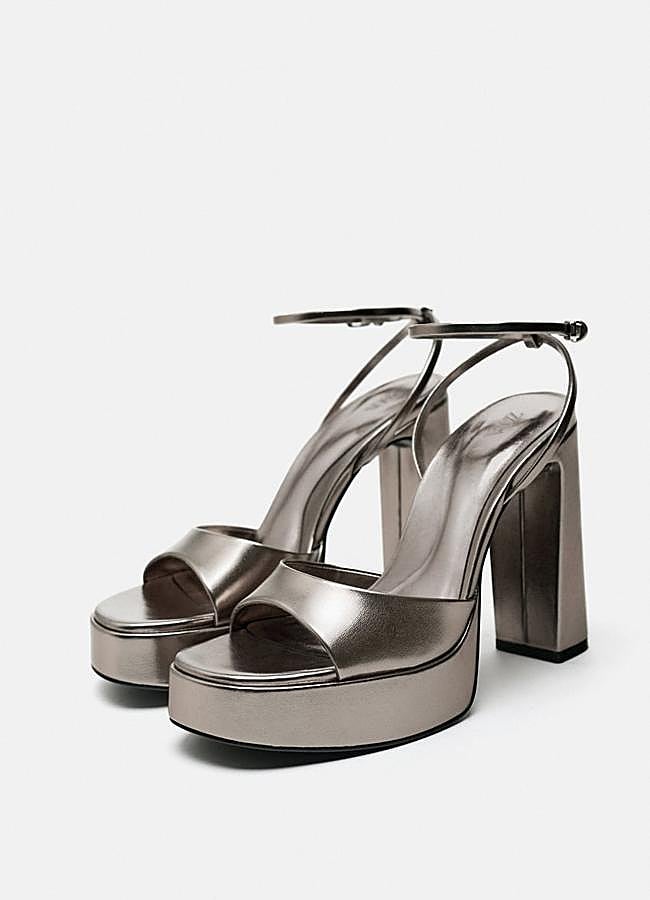 Imagen - Sandalias de tacón en plateado de Zara. Foto: Zara.