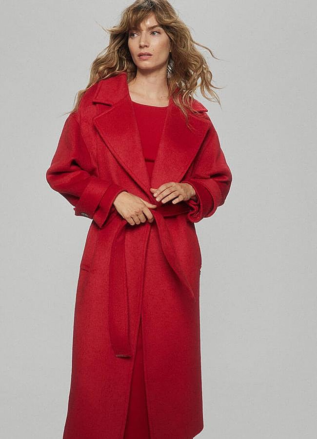 Imagen - Trench rojo largo con corte relajado