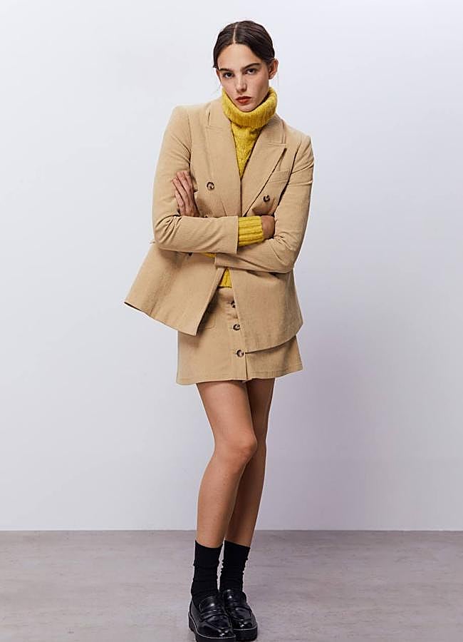 Imagen - Traje de pana con falda