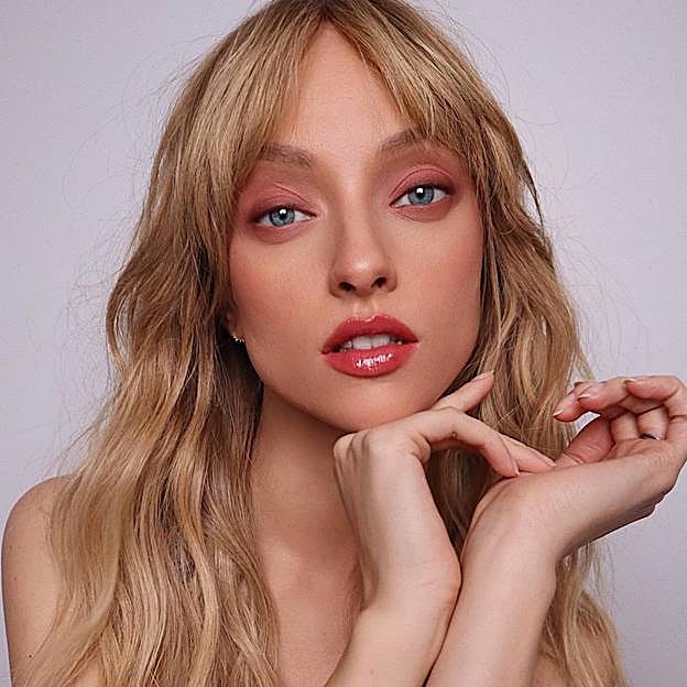 Maquillaje de ojos ahumados rosa natural