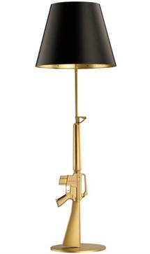 Imagen secundaria 2 - Arriba, silla Louis Ghost 10º aniversario para Kartell. Abajo, exprimidor Juicy Salif para Alessi y lámpara Guns Lounge para Flos.