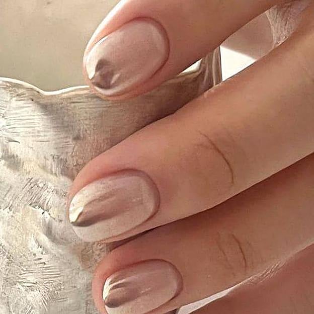 Uñas plateadas ombré