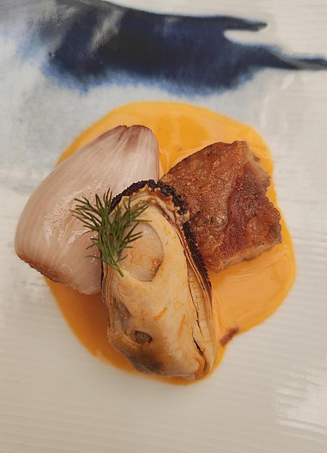 Imagen - Chalota, bivalvo, papada ibérica y escabeche cítrico de Lalola by Javier Abascal. / AFL