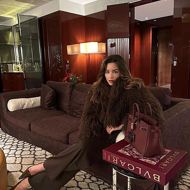 Flechazo con las novedades buenas de H&M combinan con todo: americanas estampadas, vaqueros sencillos y jerséis suaves 