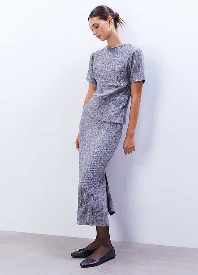 Imagen - Falda gris de punto de Sfera, 17,99 euros.