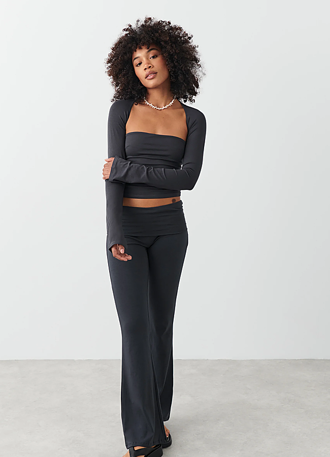 Imagen - Conjunto de yoga en color negro de Gina Tricot